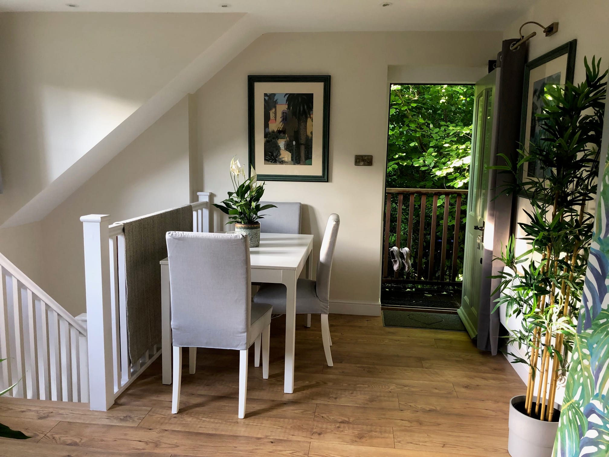 Self-contained holiday cottage Accommodation in Sussex - dining