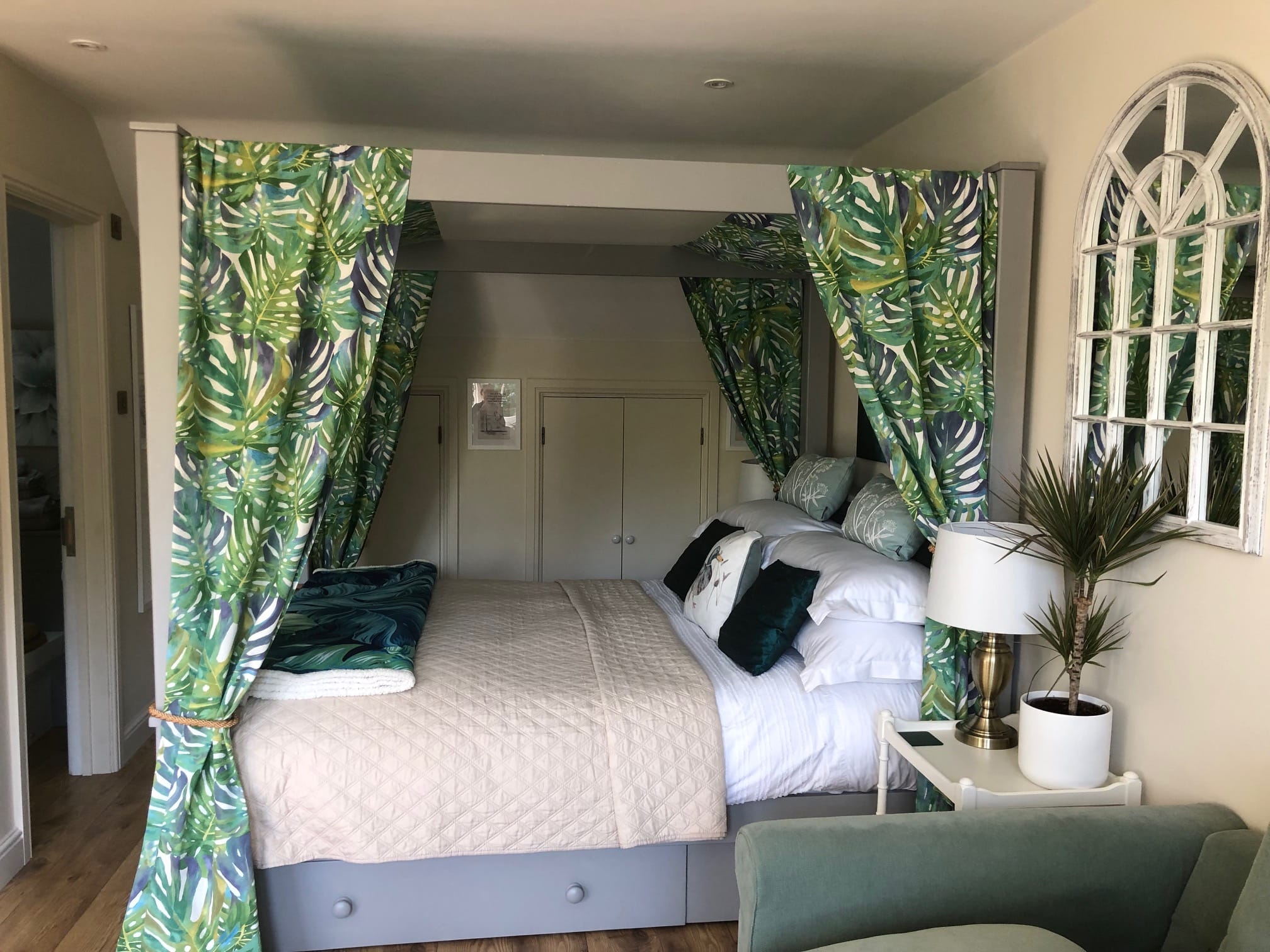 Elegant Four Poster Bed